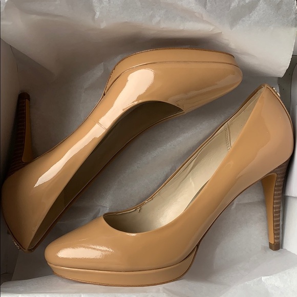 Coach Pumps- Can fit size 7 - Picture 5 of 5